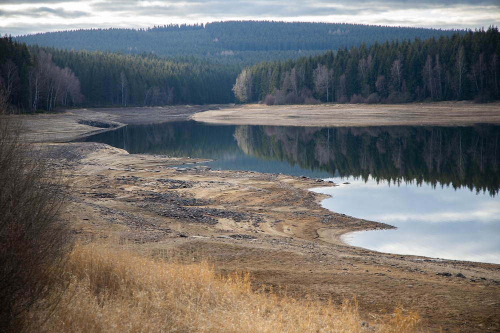 Impact of Rapid Climate Change and Urbanization on Global Groundwater - AZoCleantech