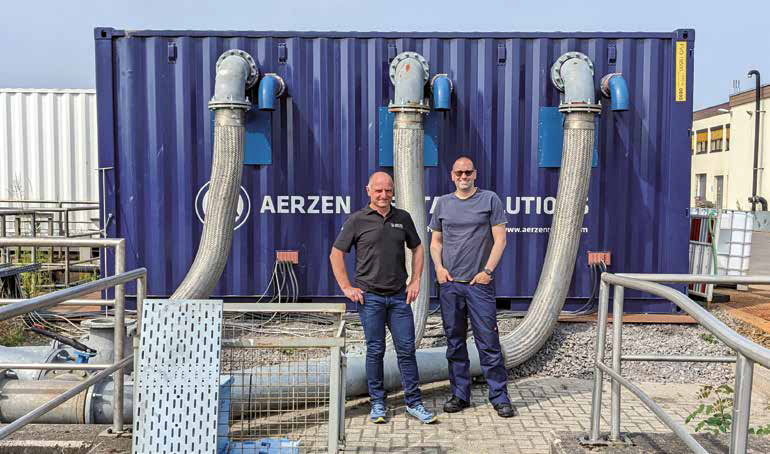 From left: Peter Link (Account Manager, Aerzen Rental) and Sascha Becker (Operations Manager of Sinzig wastewater treatment plant, AZV Untere Ahr) in front of the mobile rental solution that ensures the operation of wastewater treatment in Sinzig.