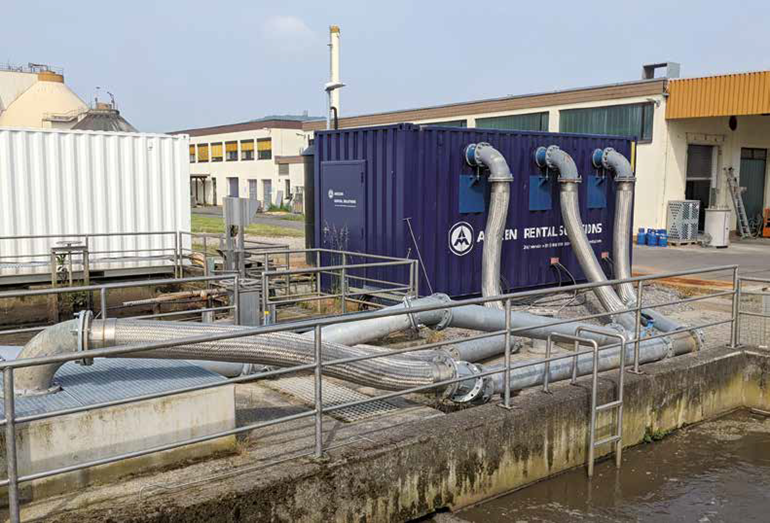 At the centre of Aerzen Rental’s mobile co-solution is a container with three turbo blowers. Each blower supplies oxygen to anaeration basin as needed. In addition to mobile aerator plates, the rental solution consists of a container for the process air (blue) and a container for the control technology (white).