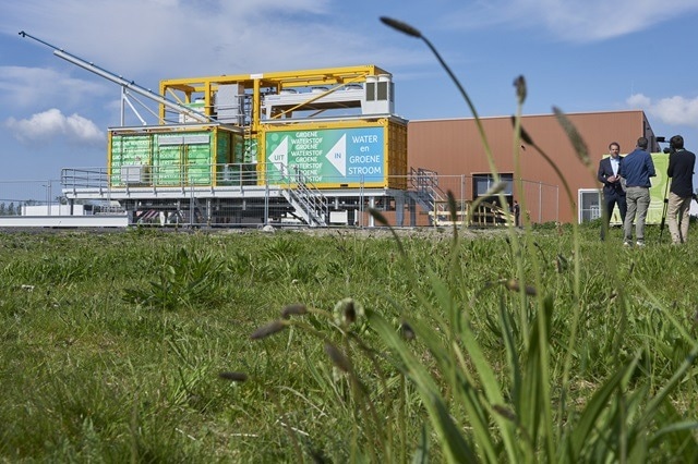 Producing Renewable Hydrogen in an Offshore Environment