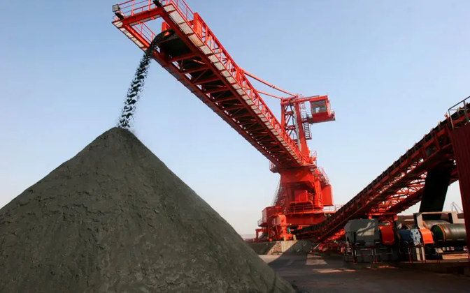 Loading ore conveyor