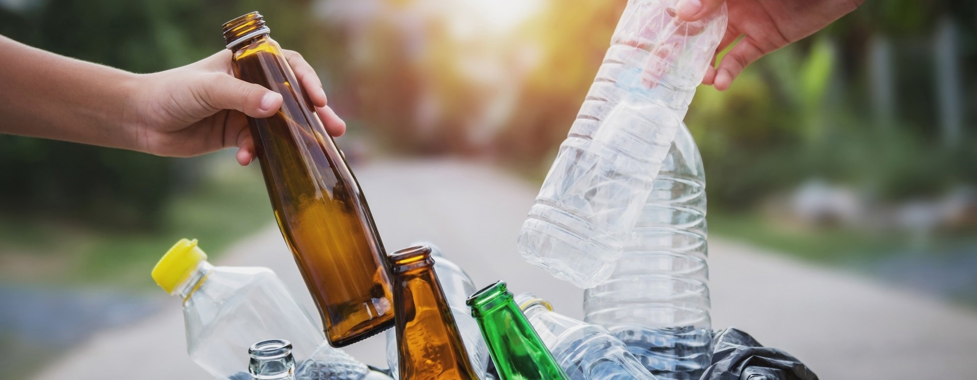Plastic Bottles vs. Glass Bottles: Which Has a Higher Environmental Footprint?