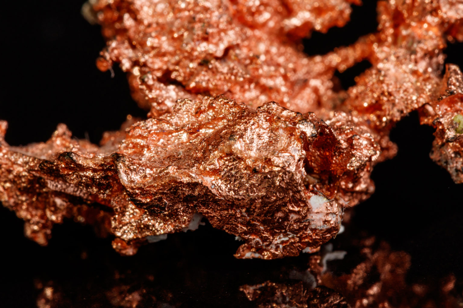 Catalysts Made from Copper Oxide are Superior to Purely Metallic Ones