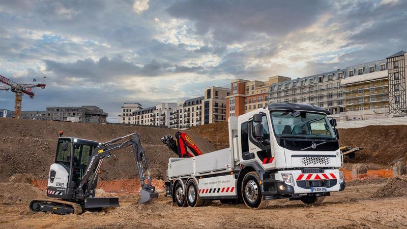 Volvo Group Begin Customer Deliveries of All-Electric Products