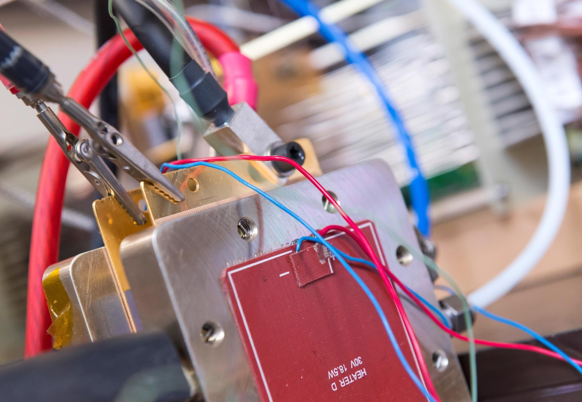 Hydrogen Fuel Cell Developed with Inexpensive Materials to Expand Its Usage.