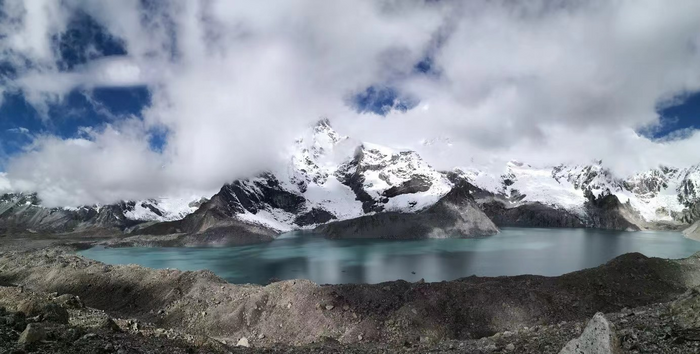 Volume Change of Glacial Lakes in the Greater Himalaya Estimated
