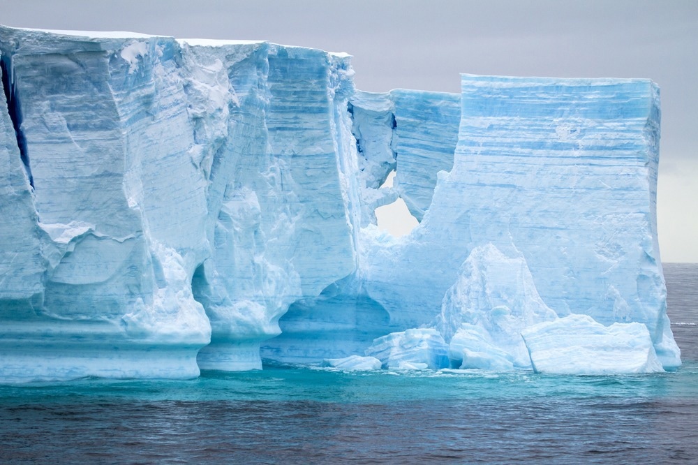 The climate might theoretically be artificially impacted and cooled using so-called geoengineering methods. Bernese scientists have now researched whether it is possible to avoid the melting of the West Antarctic ice sheet by “dimming the sun” artificially.