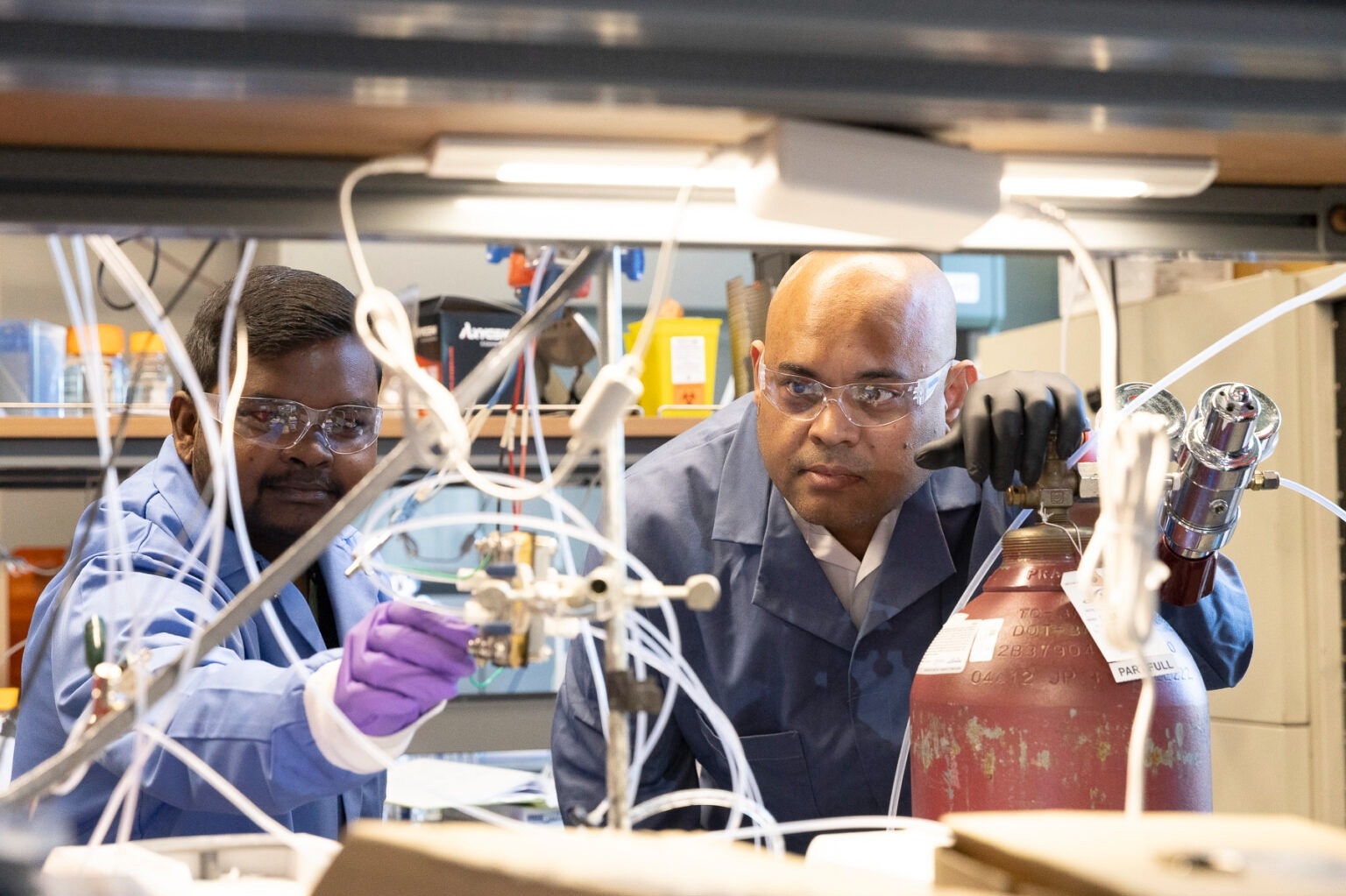 Hydrogen Production with Only Solar Power and Agricultural Waste