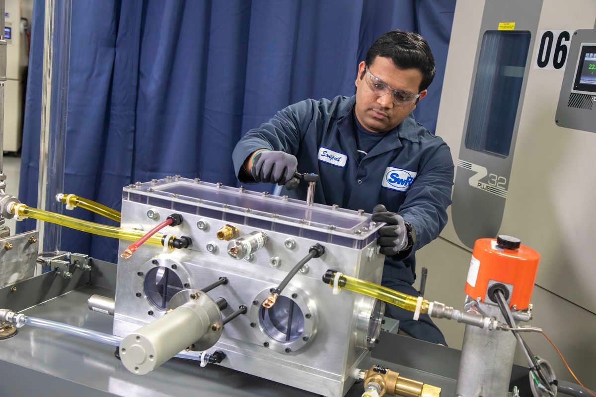 Swapnil Salvi, a research engineer in SwRI’s Automotive Propulsion Systems Department, works on a battery immersion cooling test rig. SwRI will use the technology to support the Electrified Vehicle and Energy Storage Evaluation-II (EVESE-II) consortium