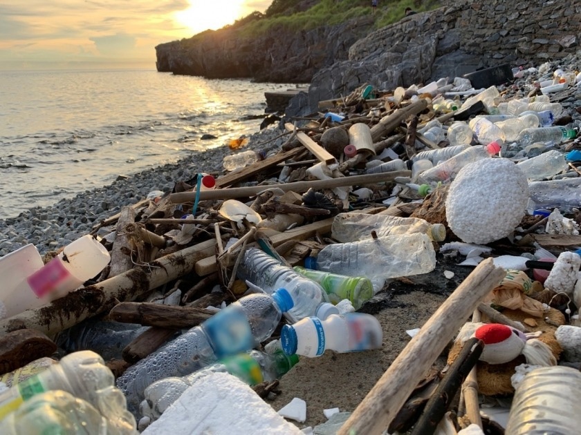 A Numerical Benchmark for Global Marine Plastic Pollution Reduction