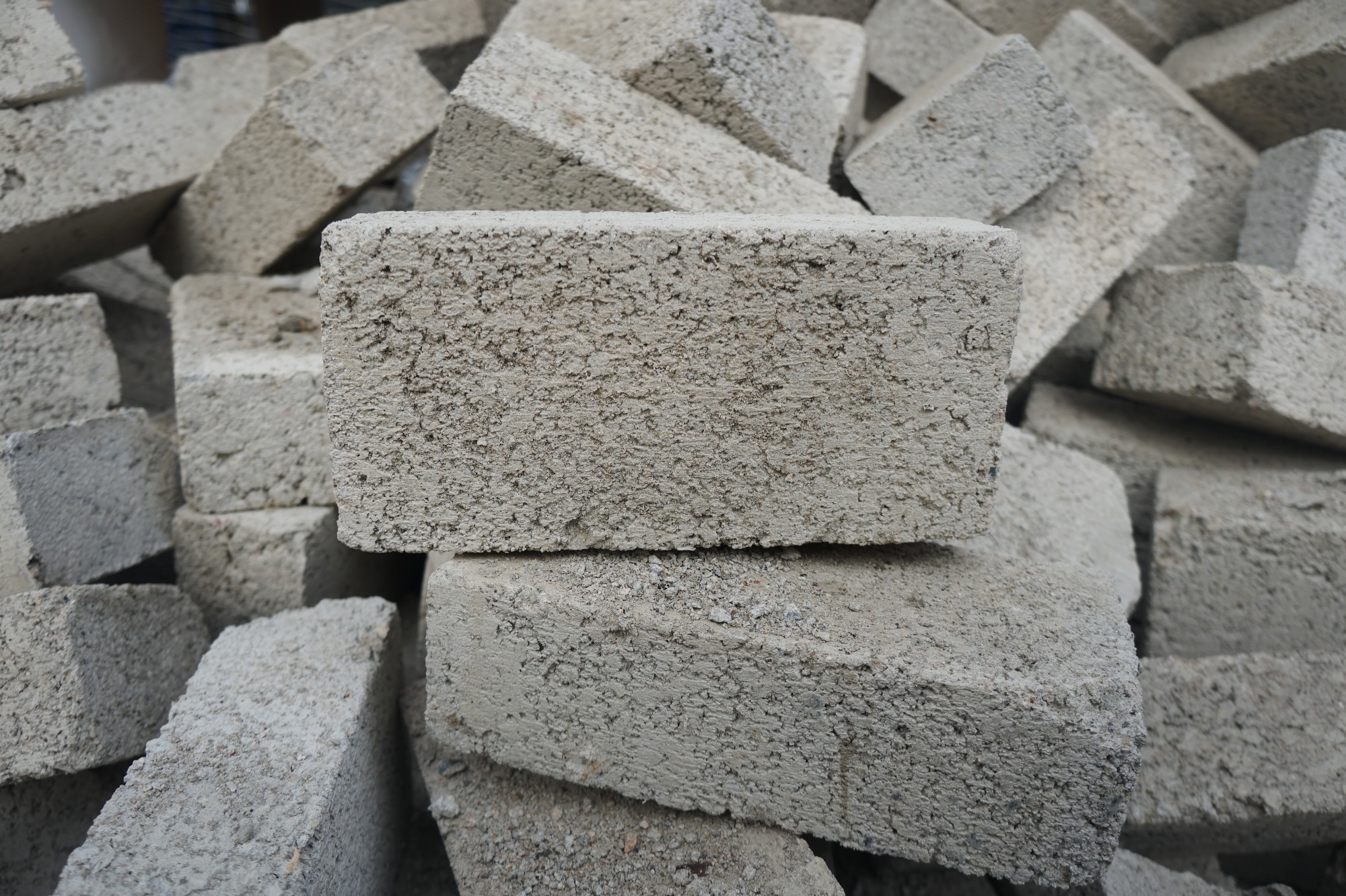 ?????????????Study: ZeroCAL: Eliminating Carbon Dioxide Emissions from Limestone’s Decomposition to Decarbonize Cement Production. Image Credit: Yes058MontreeNanta/Shutterstock.com