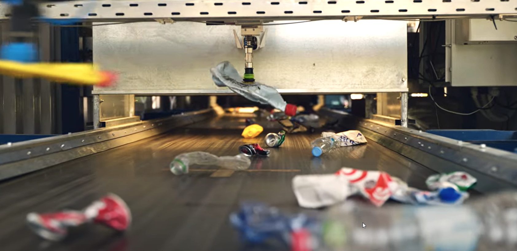The RECLAIM project launches a low-cost, portable, AI-powered robotic material recovery plant