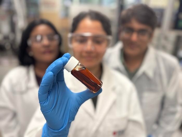 (L) Dr Nimesha Rathnayake and Professor Kalpit Shah (R) with Dr Ramandeep Kaur, who holds a vial of the team’s bio-oil