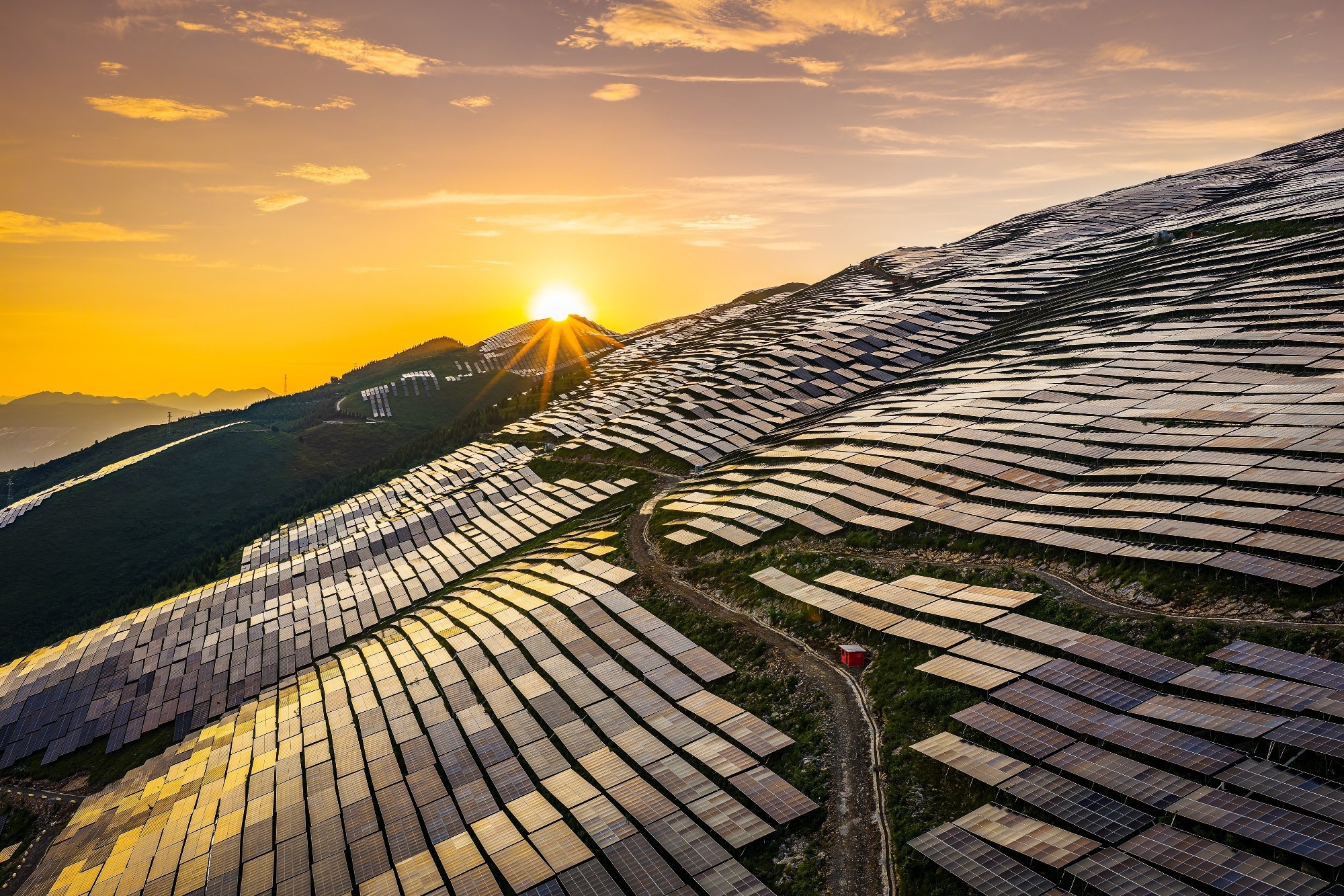 Researchers Achieve Record 20%+ Efficiency in Flexible Kesterite-Perovskite Tandem Solar Cells