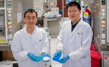 Using Common Salts & Sunlight to Harvest Water from Atmosphere