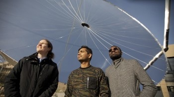 Smart Device for Producing Clean Hydrogen Using Concentrated Sunlight