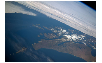 The Reversed Changes in Southern Hemisphere Winds