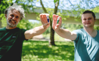 Two-Component Bioelectrode Could Optimize Energy Production of Solar Cells