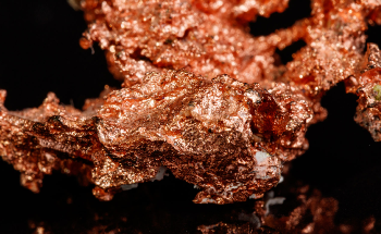 Catalysts Made from Copper Oxide are Superior to Purely Metallic Ones