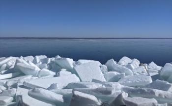 Northern Hemisphere Lakes may be Approaching a Tipping Point to Ice-Free Conditions